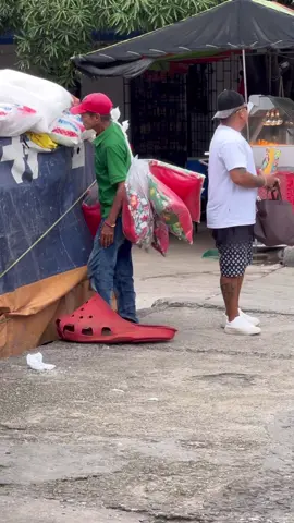 La chanclas gigantes 🤣