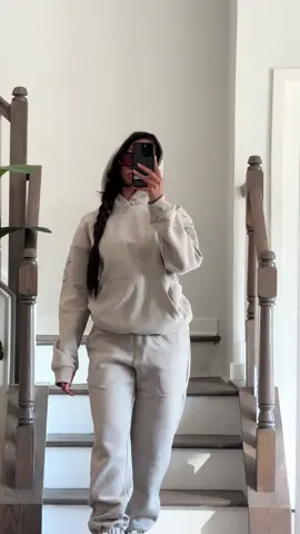 Let us gather 🙏🏾😮‍💨 it finally sweater weather and sweatsuit season ##falloutfits##sweatsuits##cozyoutfit##sweaterweather