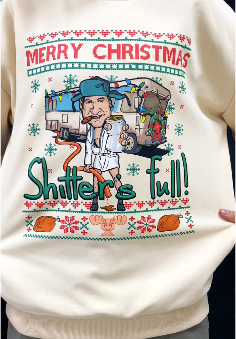 This design feels so familiar, I almost think l've lived that scene 😘😘🎄🧑‍🎄🇺🇸 #christmas #nationallampoonschristmasvacation #griswolds #griswoldstreefarm #clarkgriswold #nationallampoonsvacation #grisworldfamily #christmasvacationmovie #christmasvacation1989 #christmas2024 #christmassweater #christmassweatshirt #christmasvacationquotes #christmasvacation #shittersfull #shitterwasfull #xmasvibes #cousineddy #christmasmovie #christmasgift 