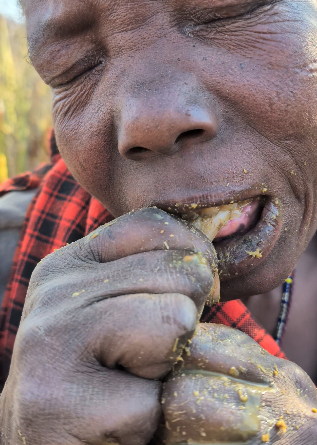 Wow the taste of Raw meat is incredible and delicious food 😋😲#africastories #USA #UK #hadzabetribe #tiktokindia 