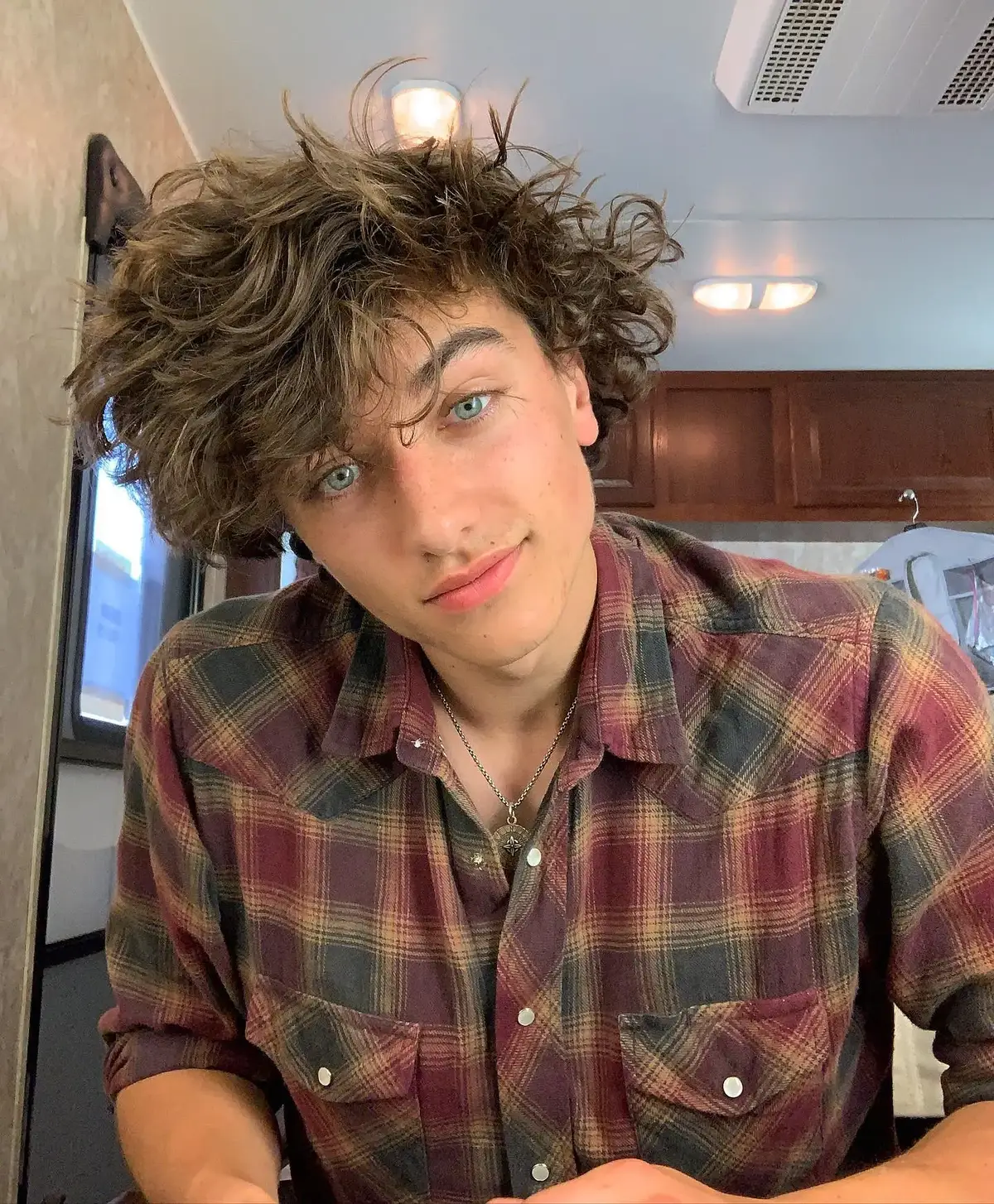 Ocean blue eyes🌊#jeremiah #jeremiahfisher #gavincasalegno #tsitpedit #jere #thesummeriturnedpretty #oceanblue #foryou #fyp 