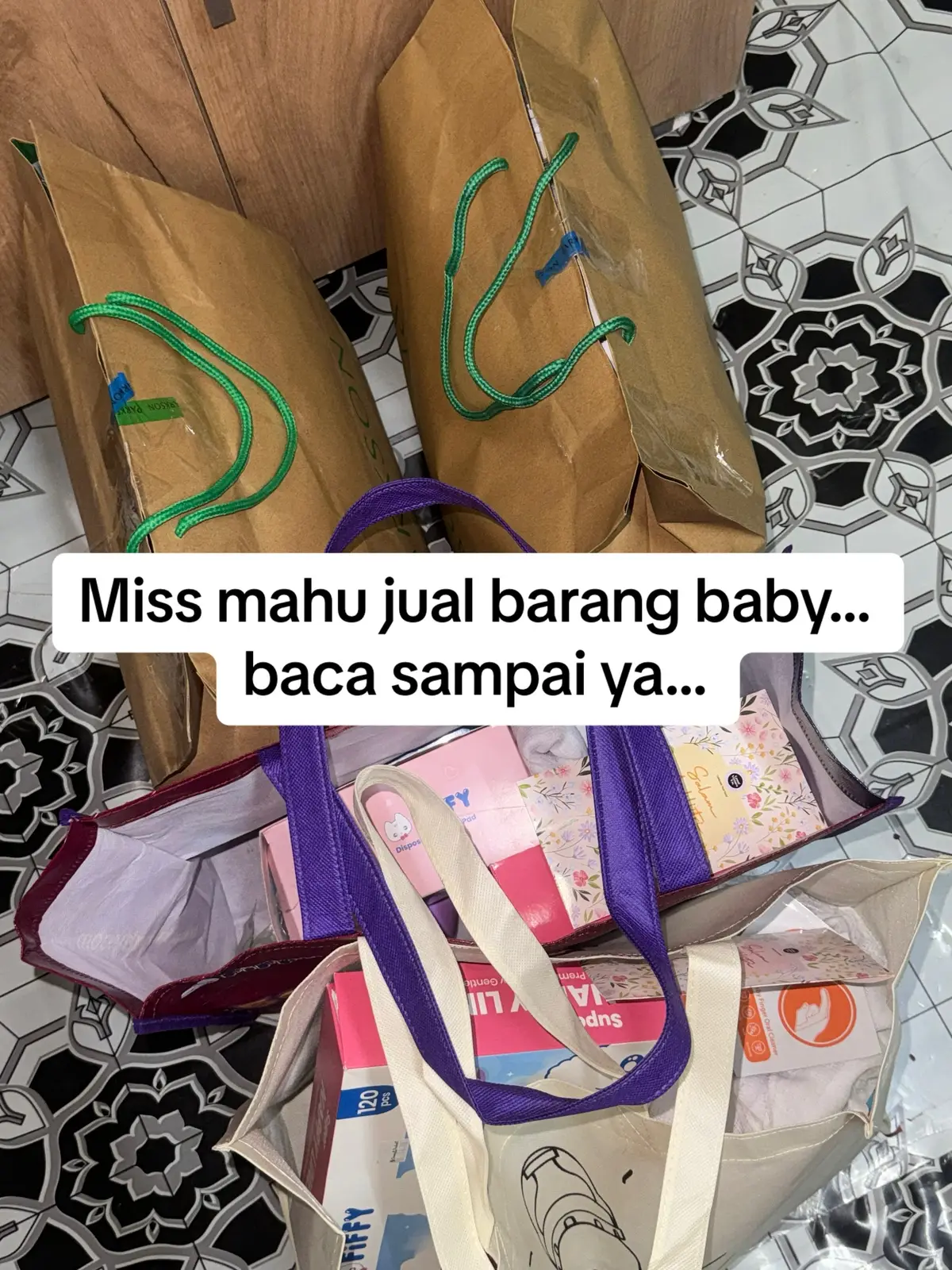 Tujuan posting ni tuk kamu yang mahu sedekah barang2 baby... baby kan cepat membesar sya sampai beli 15pek pempers new born😂 smpai xmuat suda si baby noah pakai so miss bahagi lh pempers ni tuk sedekah ... lau kamu mls mhu jual ambik masa yang pajang lagi lau mhu jual bgs kamu sedekah seja d klinik yg kamu brklinik baby kamu.. mereka akan bg siapa yg layak tuk dpt kan nya.... mana taw byk brg budak2 p singgah ja mana2 klinik ya nurse2 tu taw juga siapa dia mhu bg .... tujuan posting tuk bagtaw d mana mahu sedekah brg2 baby yg patut kamu mhu bg 🙂🍼 sekian terima masih from miss nena jual puntulan🤫 #fyp #simissnena