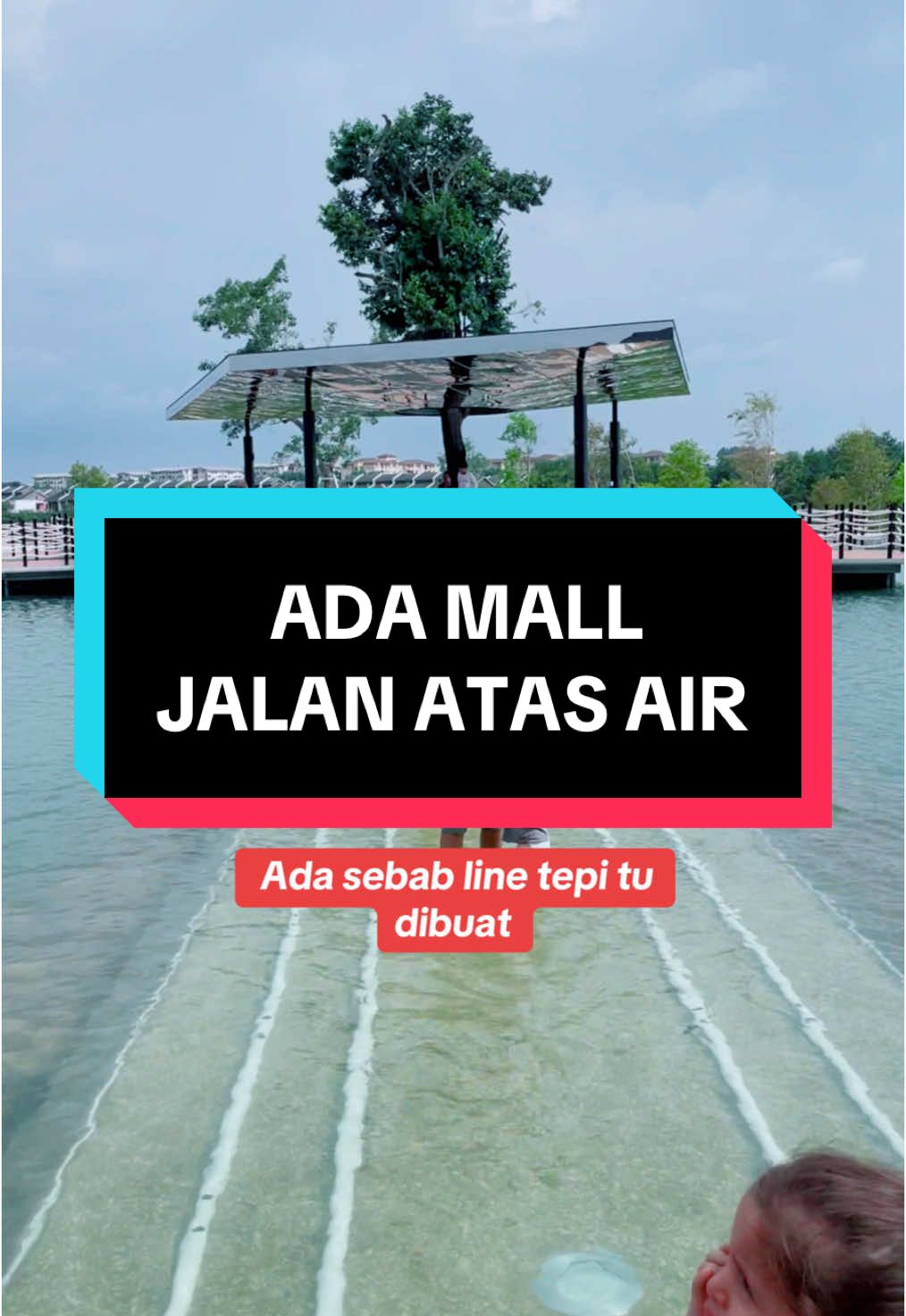 Berjalan atas air di Elmina Lakeside Mall merupakan pengalaman yang menarik. Tapi berhati-hati ketika berada di sini. Awasi anak2 anda! #elminalakesidemall #elminacentralpark #waterwalk #elmina 