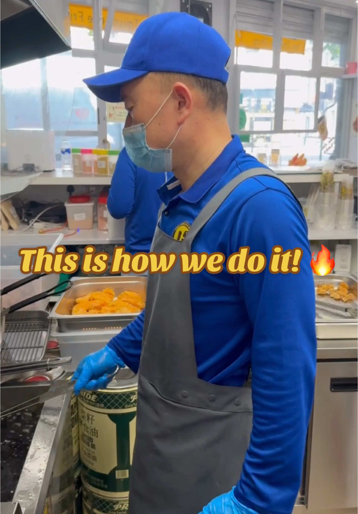 This is how we do it! 🔥  From the kitchen to your hands - watch us serve up the best Taiwanese crispy chicken on Shaftesbury Ave. 🍗👨‍🍳 #ThisIsHowWeDoIt #JiTheChickenShop #TaiwaneseChicken #LondonEats #StreetFoodVibes #LondonFoodScene #CrispyChicken #FoodieFaves #GrabAndGoEats #BehindTheScenes #FoodPrepGoals