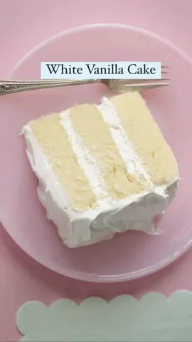 Happy Saturday, everyone! 😊 If you’re looking for a delicious white vanilla cake filled with luscious marshmallow frosting, you’re going to adore this cake! It’s so easy to make, incredibly soft, and tender—seriously one of my all-time favorite white cakes. 🎂✨ As always, you can find the full recipe in the cake category on my baking app, Love Manuela. If you don’t have the app yet, just tap the link in my bio to explore, or head over to the app store and search for Love Manuela. 💕 I hope you all have a wonderful Saturday and a fantastic day ahead! 💖 #WhiteCake #WhiteVanillaCake #CakeRecipe #Cake #MarshmallowFrosting #Buttercream #Cupcakes #BakingRecipe #LoveManuela #DeliciousCakes