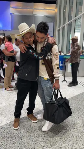 Las despedidas son lo mas triste le toco regresar a mi viejo y me toca ser fuerte para que el ko se sienta triste. Primero Dios vovere a verte viejo 🙏🥹💔😍 #papa #hijo 