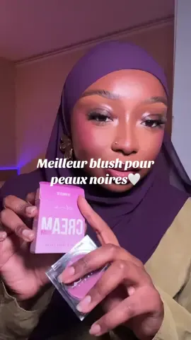 Réponse à @inconitaaa27 j’avais filmé quand j’appliquais le blush tellement j’étais choquée !!!  Nouvelle obsession débloquée : le blush « Violette » de chez @AMS Beauty 🤩  #amsbeauty #adjinaya #creamblush #pourtoiiii 