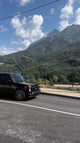 Чёрный бриллиант подъехал 🖤 #lada #vaz #oper #classic #black #auto #russia #niva #nivalegend #тонировка #bunker #priora2 #2105 #2106 #лада #ваз #авто #жигули #классика #автоваз #сток #бункер #россия #лето #черный #приора2 #тюнинг #ниваурбан #урбан