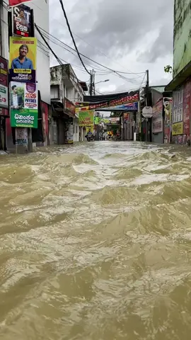 Gampaha Flood 🌊 #ගම්පහ_අපි #ganwathura #flood #gampaha #gampahayatawela #newvoice #floodsrilanka #floodgampaha #classroad #flyover #aluthpara #roundabout #jaelaroad #foryoupage #srilankatiktok #trending #viral #newvoiceclip #sedabro #fypシ 