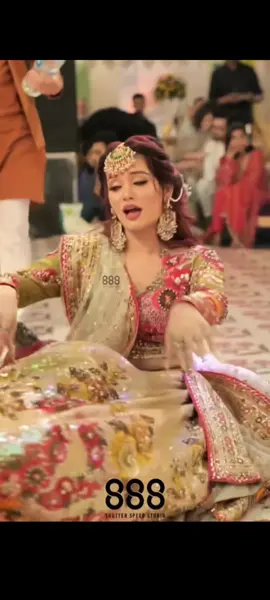 Shahtaj khan viral dance 💃🏻🔥#foryoupage #trendiing #trendingvideo #dancer #trendingsong #trending #pakistanweeding #viraltiktok #weedingdance #foryou #foryoupage 