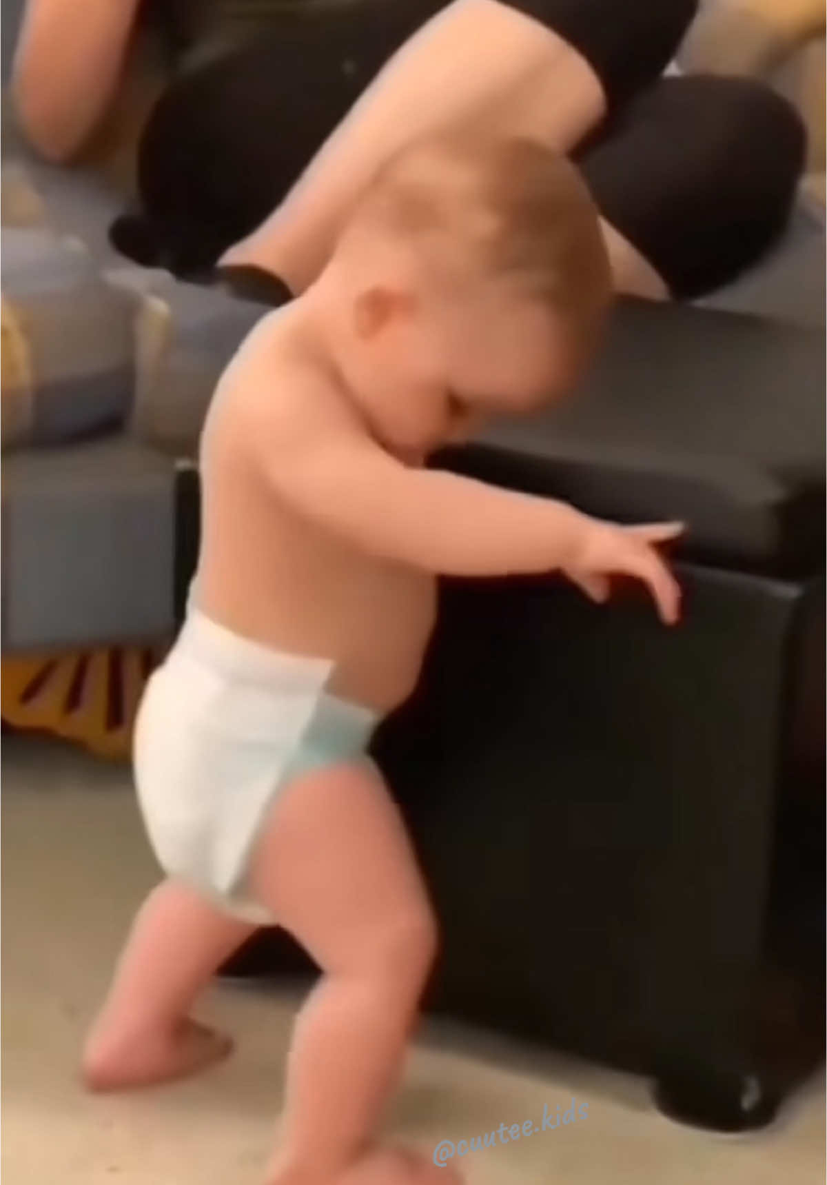 Diaper dance 😭🥰 #cute #funny #babydance 