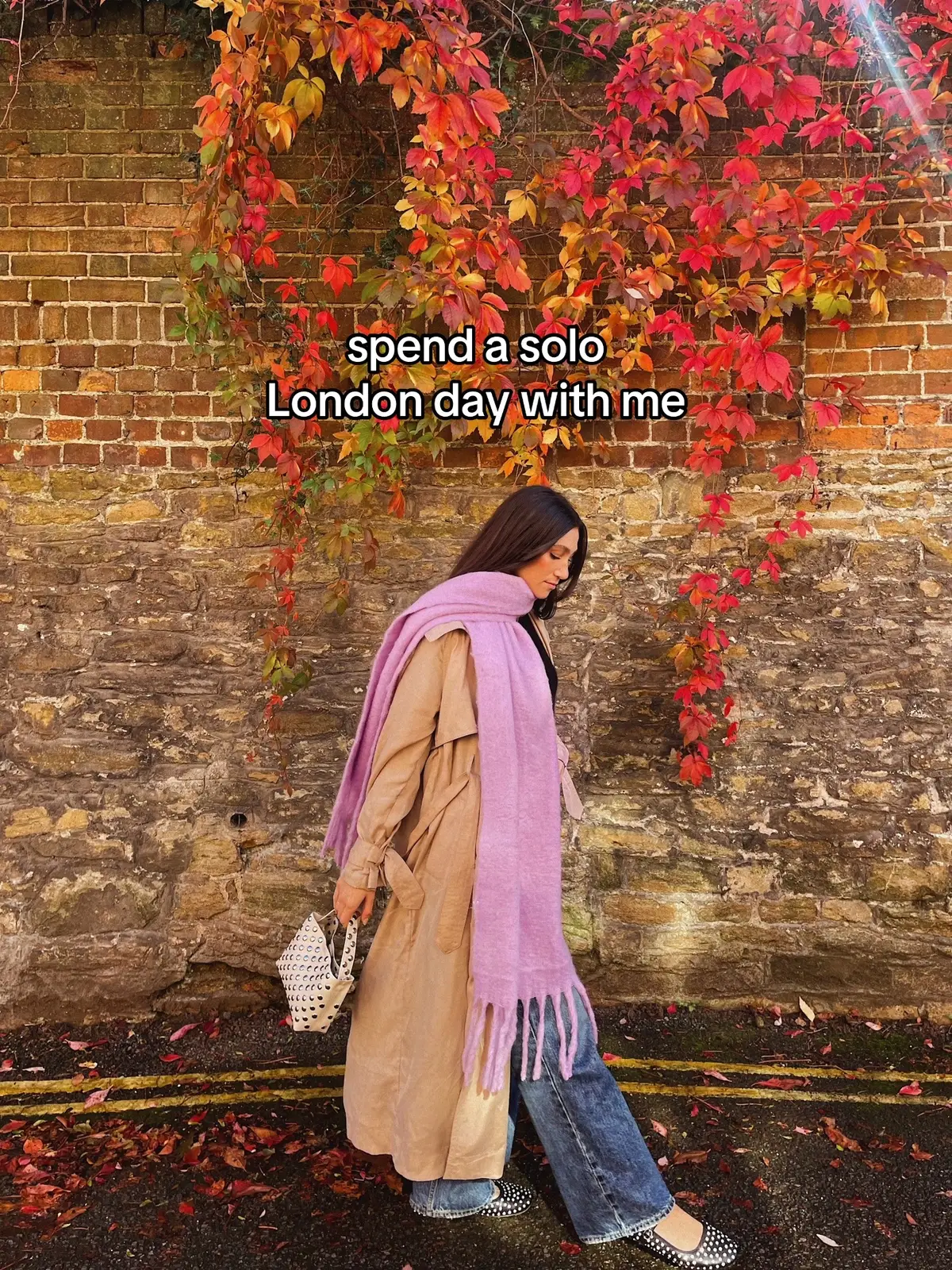 #soloday #solodate #solodateideas #metime #solotravel #london #londonitinerary #whattodoinlondon #londonlife #spendthedaywithme #spendthemorningwithme #dayinthelife #travelday #londontiktok #christmasdecor #selfridges #dauntbooks #bagcharm #londontravel 