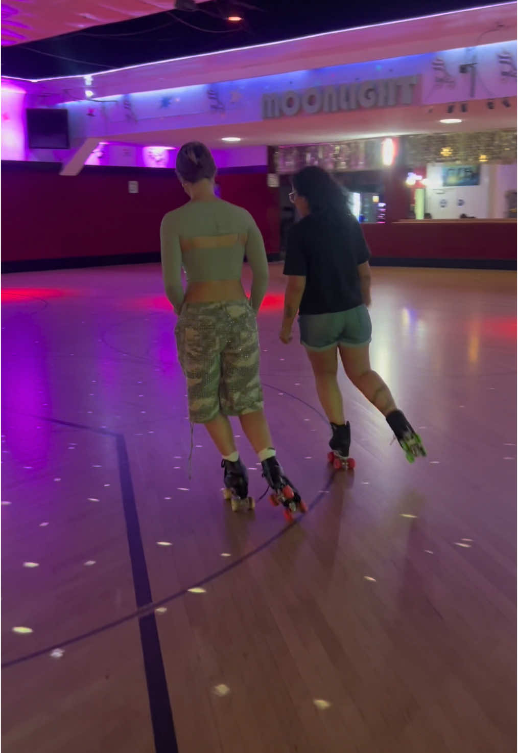 Jam session w @Meg ❤️🛼  #rollerskating #skating #dance #rnb #partnerskating 