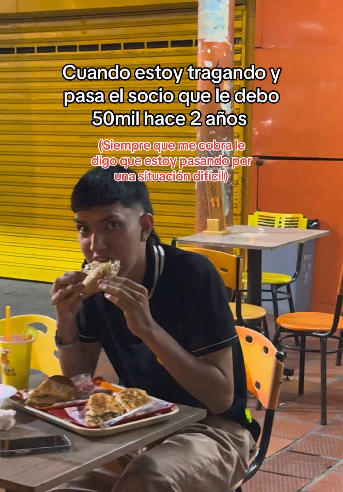 #CapCut Puedo estar comiendo pero sigo en esa misma situación 😓 Ig: camiloospinar_ @colitas San alejo las mejores colitas de Cali #comida #prom #amigos #friends #deudas #diner #meme #colombia🇨🇴 #storytime #anecdotas #xzybca #fyp 