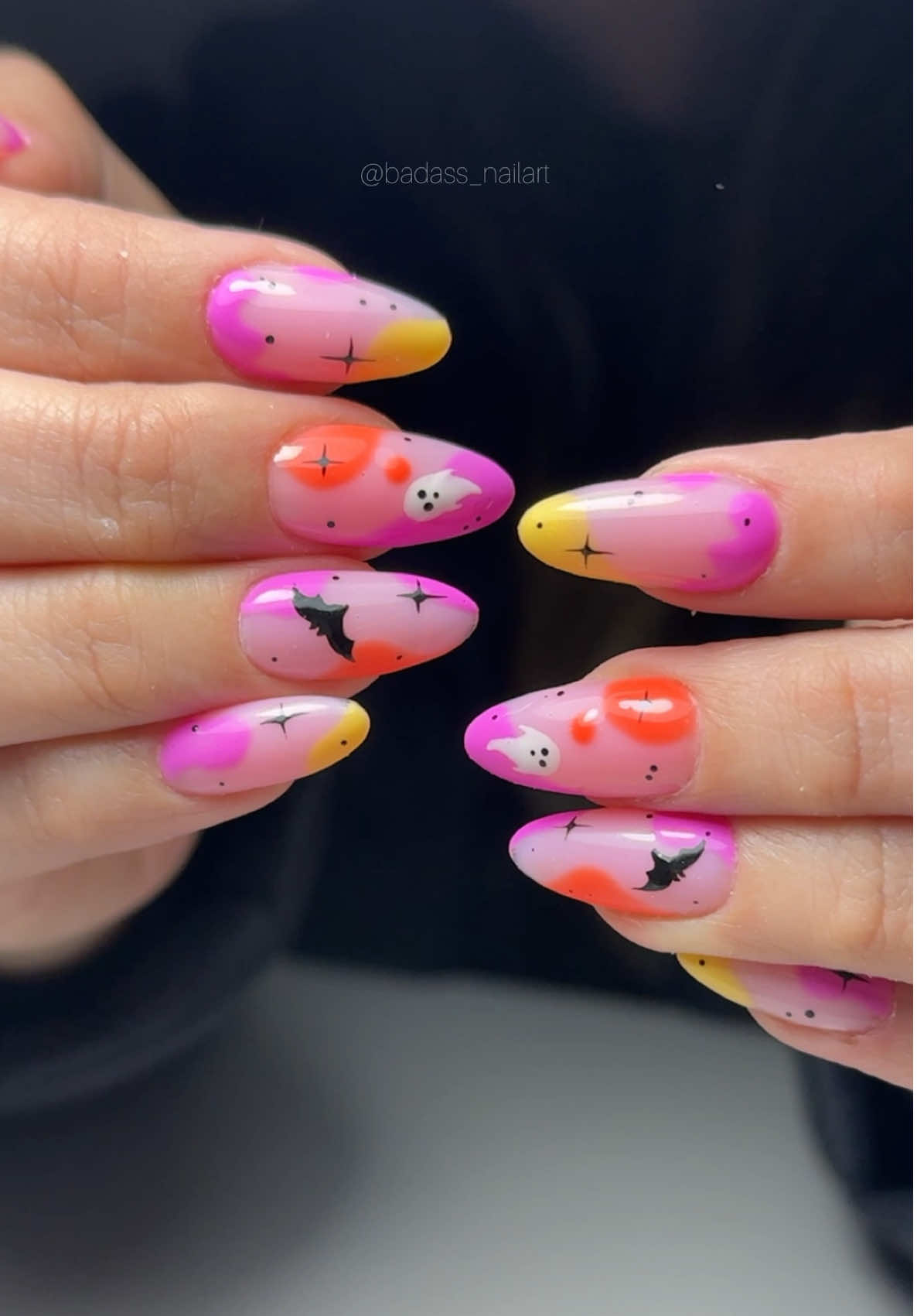 spooky cute 🩷👻💛🦇🧡 #halloween #halloweennails #halloweeninspo #spooky #spookynails #spookyseason #october31 #nails #manicure #uñashalloween #halloweenuñas #manicurista #nailtech #softgel #kapping