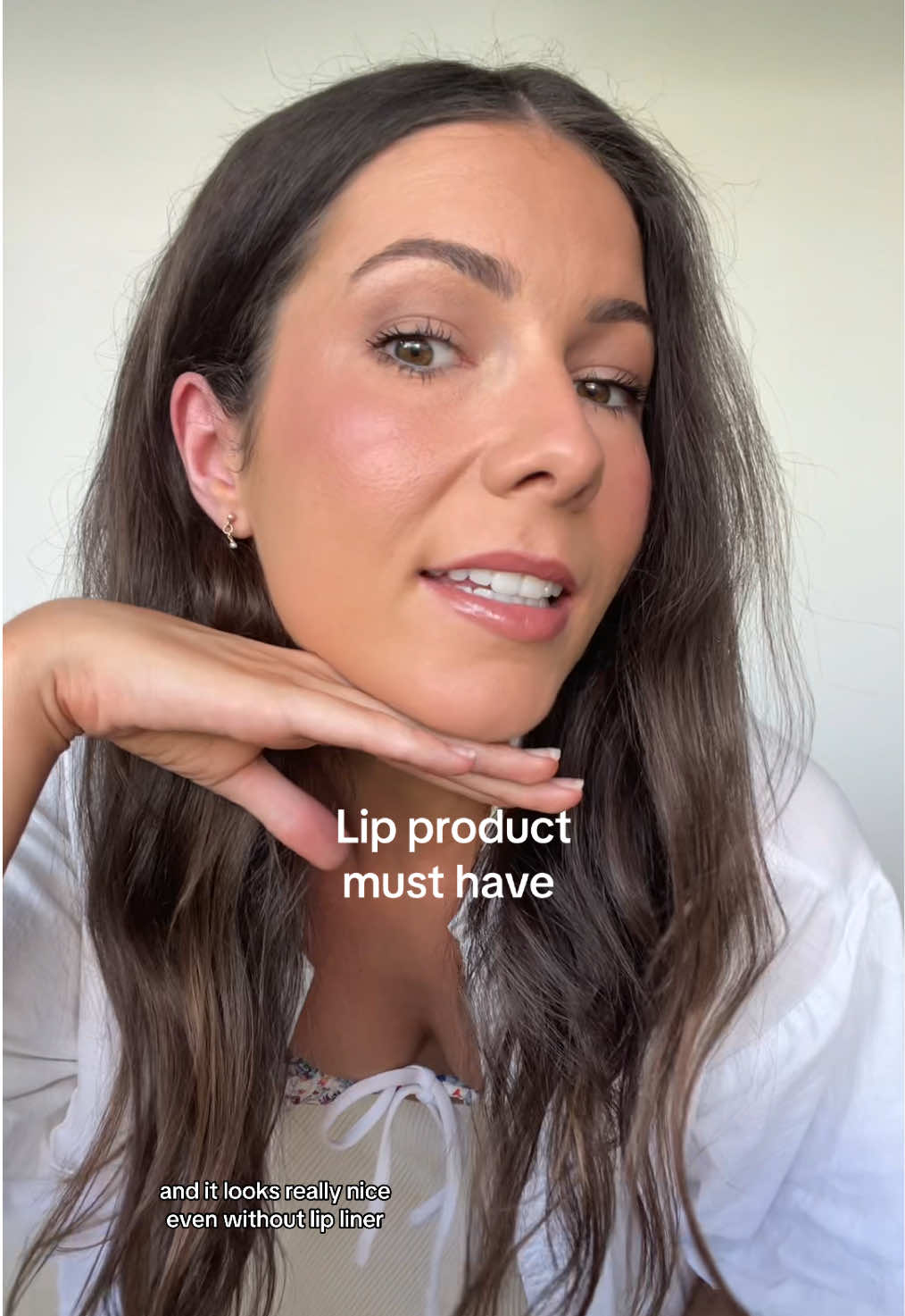 I LOVEEEE a tingly lip product and the consistency, colour and price of this is *chefs kiss* @MCoBeauty #lip #lipoil #makeup #mcobeauty #makeuptips #grwm #getreadywithme #lipgloss #lipcombo 