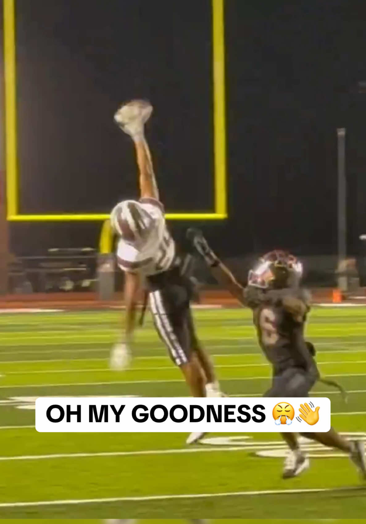 This catch was NASTY 🤮👋 #football #highschoolfootball #onehand #catch #athlete 