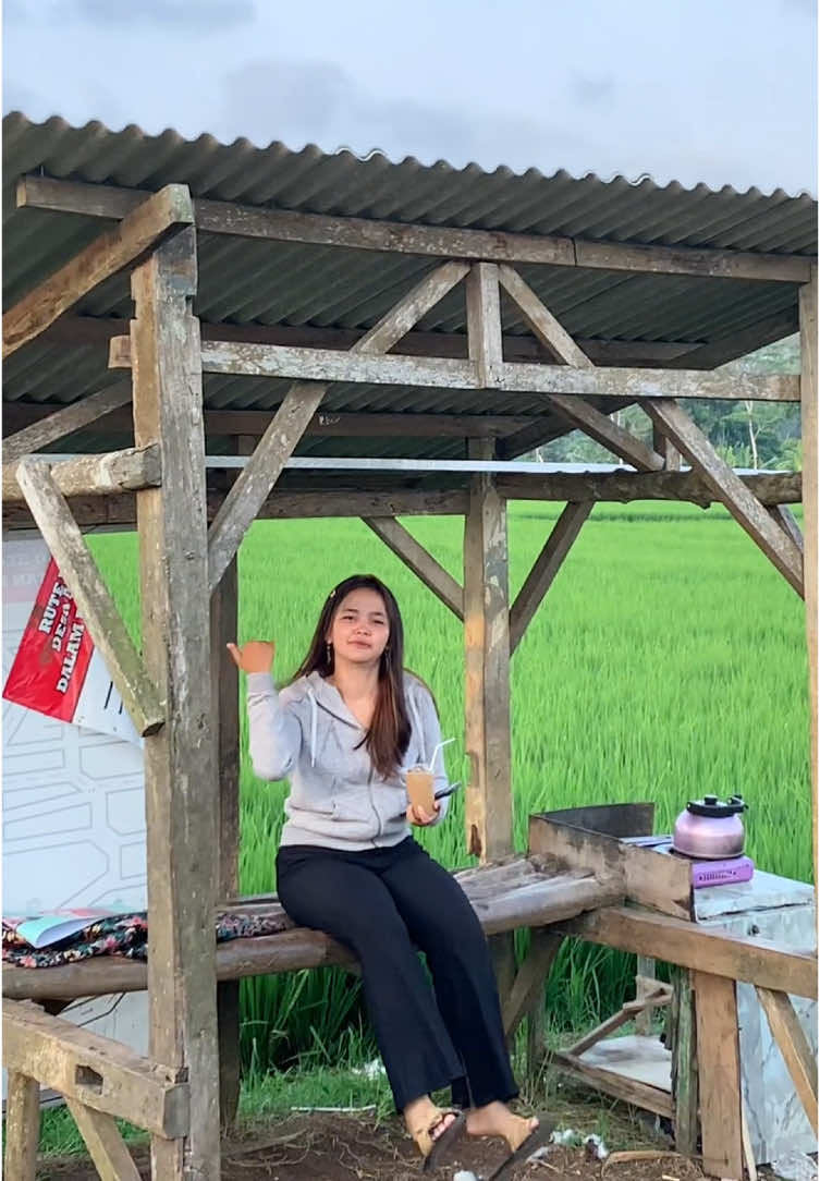 Opo aku tak ngopi ning pinggir Sawah ae yo, mbok menowo jodoku ng kono😁☕️🌅 #bahanswmu #jowopride #jowobaperan #jowocidro #storytime #fyp #jawastory #katakata #stayhalal☕️ #kopimotoran #batang #batang24jam #batang24jam🔥 