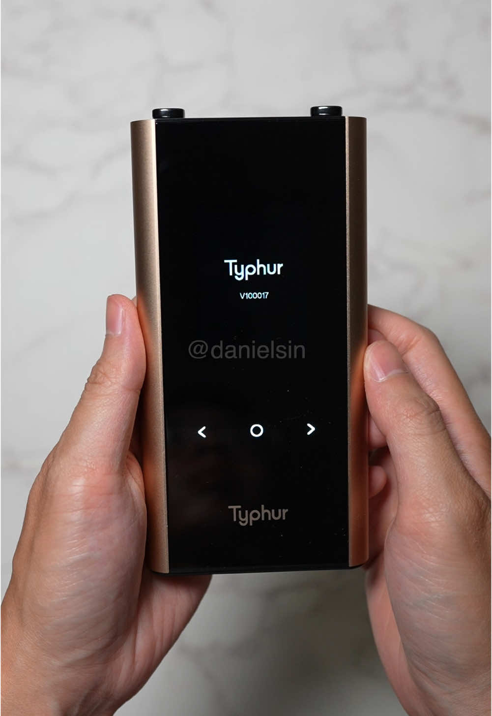 The Typhur Sync Gold makes sure your proteins are cooked to perfection! You can monitor the temperature easily and there's an app to connect to this device too! @typhur_culinary 