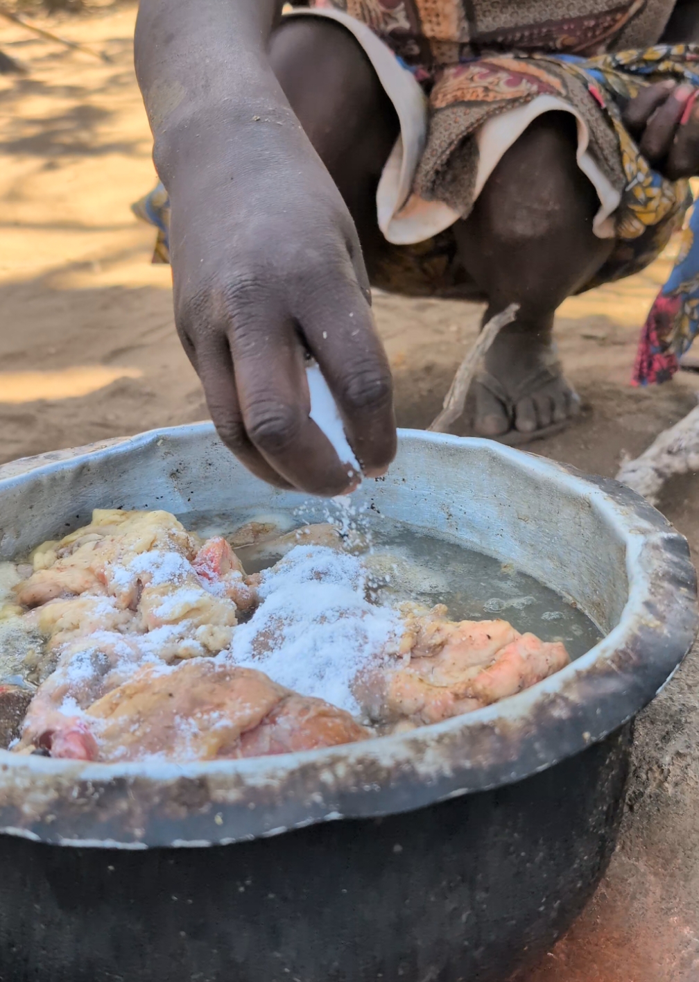 The best chief in tribe making Lunch for her family 😋‼️#villagelife #tiktok #USA #hadzabetribe #africatribes 