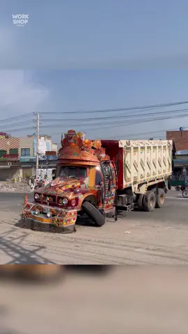 Quick and Efficient Roadside Truck Repair Techniques! . . #Pakistanitruck #machine #making #machinist #engineblock #crafting #diycrafting #🇺🇸a #virał #repair #mechanical #talent #skills #creativity #foryou #fyp #foryoupage #fypシ