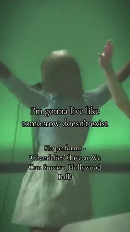 So powerful! I’m gonna swing. #siafurler #popstar #siafans #songwriter #sia1000formsoffear #siachandelier #liveperformance #maddieziegler 