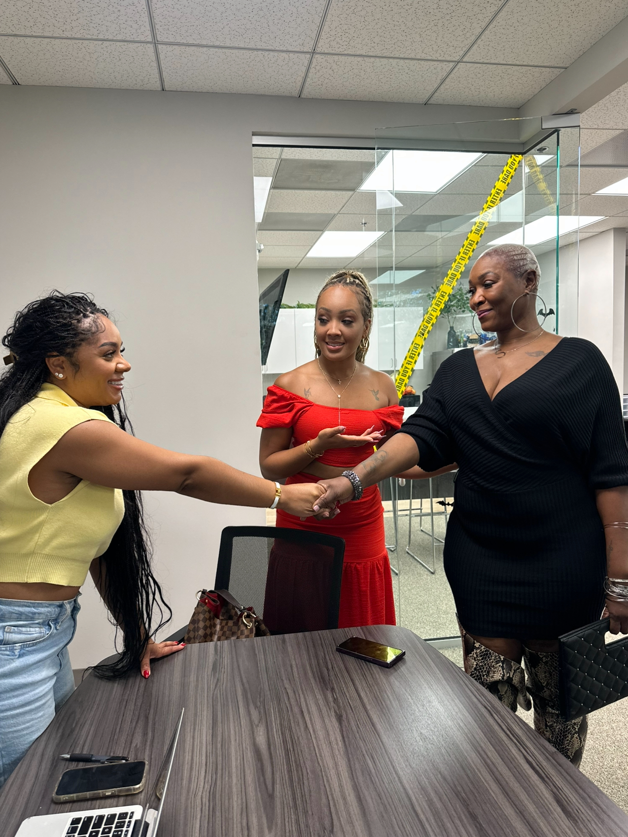 Unlike Shayla’s Gender Reveal, Amber’s Sister Amanda tells Candace this event has to be good! #God #Jesus #Jesusispoppin #Jesusbeenpoppin #kountrywayne #letthatsizzleinyourspirit #helpisontheway #love #filmmakerchasewalker