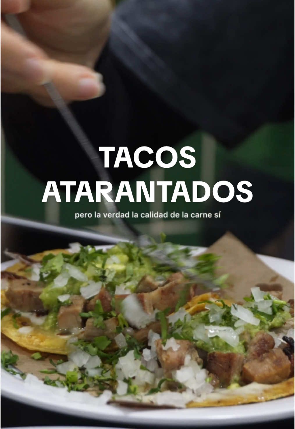 ¿Si están buenos o por qué tanta fila? Yo ya había probado estos tacos en una competencia que hubo hace dos años y que de hecho, fueron los ganadores 🌮🏆 pero no fue hasta que Xime @topeatsmx me avisó que ya estaban en la CDMX que por fin pude volverlos a probar  Fuimos a ver qué tal un jueves random a las 7pm y nos encontramos con la sorpresa de que estaban lleniiiiisimos! A pesar de esto, si logramos tener una mesa rápido y el servicio no fue tardado 🤝 Yo comí un volcán atarantado y una cachetada campechana y la verdad 10/10 🤠 El precio se me hizo un poquillo elevado al promedio pero bueeeeno 🤷🏽‍♀️ Cuéntame si tú ya los conocías!!!  Dirección: 📍Córdoba 113, Roma Nte., Cuauhtémoc, 06700 Ciudad de México, CDMX #tacoscdmx #tacosnorteños #ciudaddemexico #dondecomercdmx #tacos #restaurantescdmx 