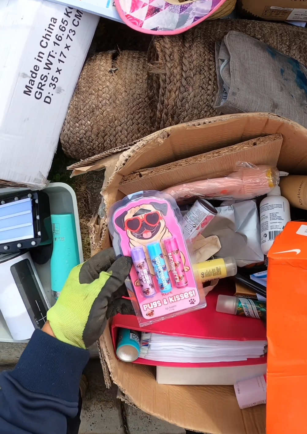 A collection of random things on the side of the road #polyprophet #youtube #free #treasurehunt #hardrubbish #australia #curbside #sidehustle #dumpsterdiving #streetscrapping #scrapping #scavenger #reseller #resell #relaxing #asmr #value