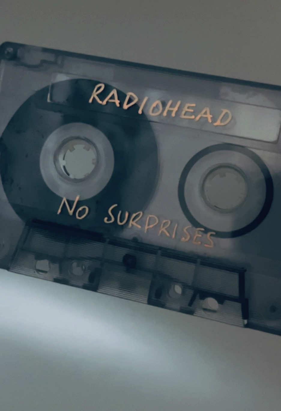 Radiohead / No Surprises - 1997 #radiohead #nosurprises #okcomputer #throwbacksongs #banger #bestmusic #goodmusic #realmusic #throwback #90s #90sthrowback #thomyorke #weekend 