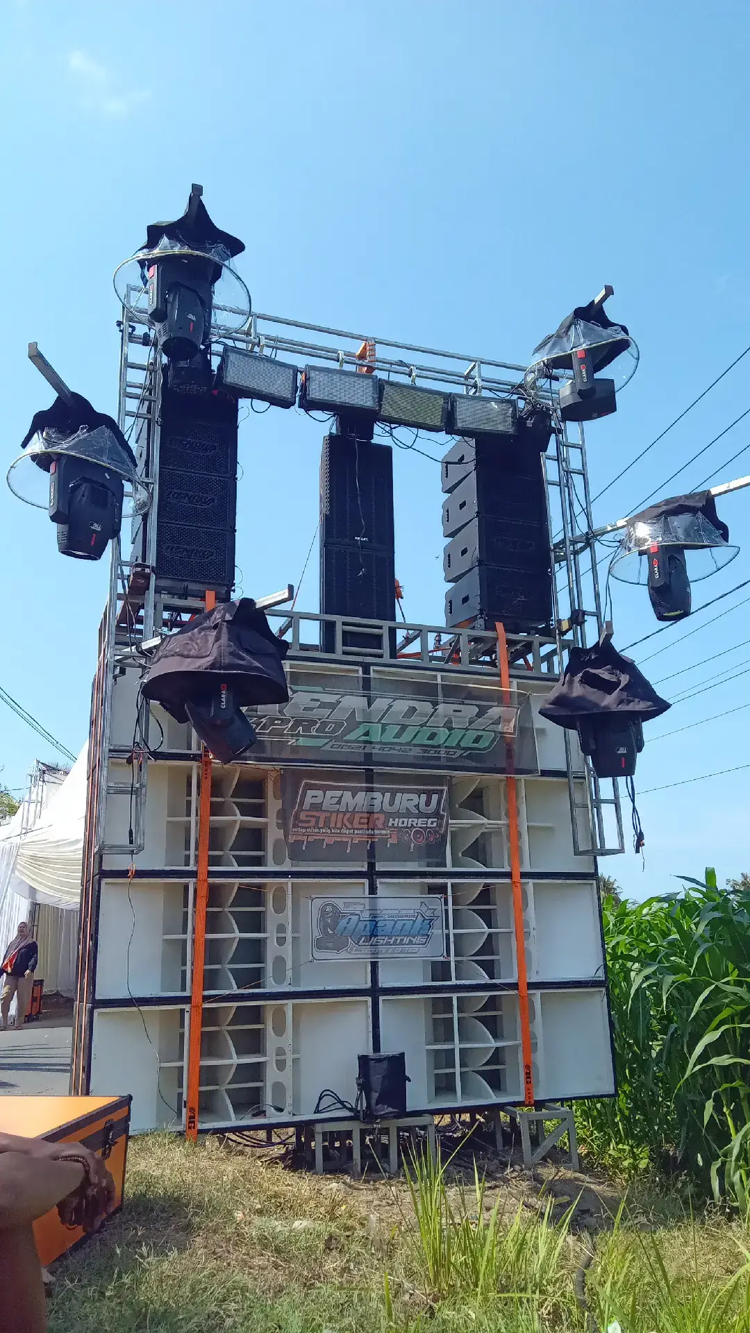 tegal banteng wuluhan menyalaa..🔥🔥@Putry🍑 @pemburustikerhoregjember @apank_lighting_jember #fypシ #fyppppppppppppppppppppppp #fyp #rendraproaudio #soundkarnaval #soundsystem #djemberhoreg #soundsytemhoreg #horeg #horegjawatimur #soundhoregjawatimur 