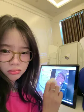 Ksao mà đừng khóc nữa e:)))@HeuTrangTien 