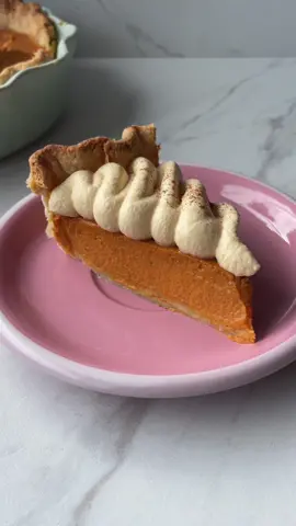 Pumpkin pie time!!!! Omg this turned out so good, and now I have a decent amount of pumpkin puree for other recipes. Any ideas on what I should make with it? This pumpkin is called a fairytale pumpkin and imo it's the BEST for baking with. I got it at @Whole Foods Market but I'm sure you can find it at your local pumpkin patch too. The pie recipe is adapted from cook’s illustrated, I will put the ingredients I used below, and for the full instructions you can look up 