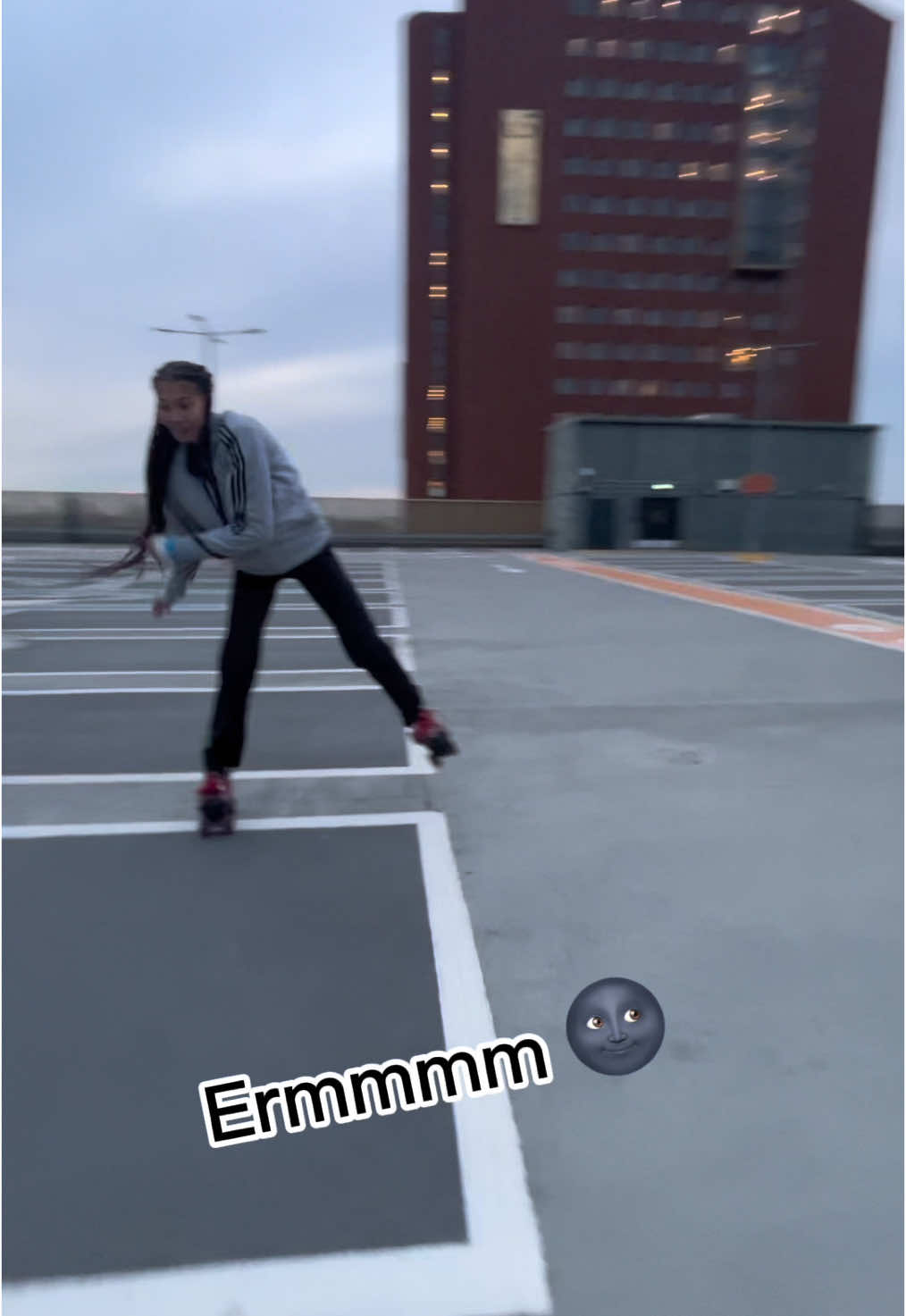 Charli does wht charli gotta do 😁pt.1 . @SN10🧞‍♀️ @ZB. #viral #skatersoftiktok #ldnskatescene #rollerskates #fypシ゚ #rollerskating #foryou 