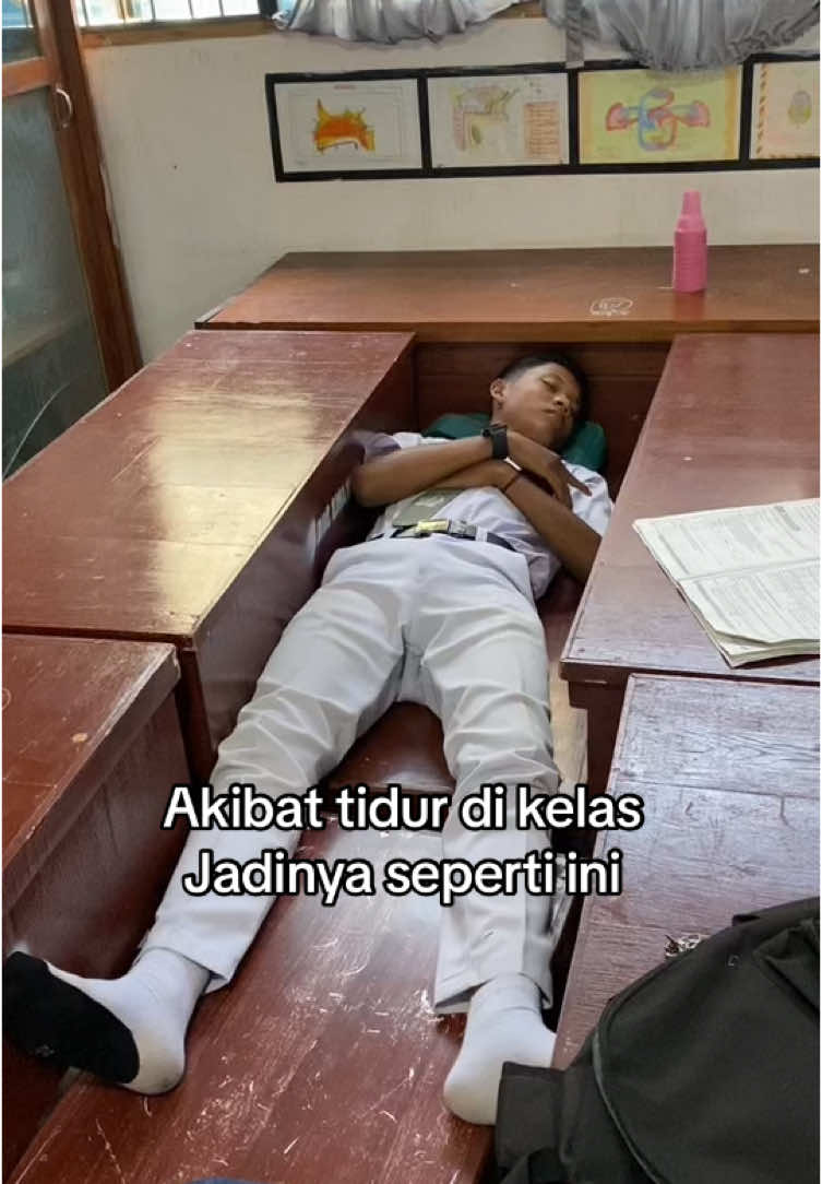 Nampaknya nikmat banget yang tidur di kelas#fyp #fypdongggggggg 