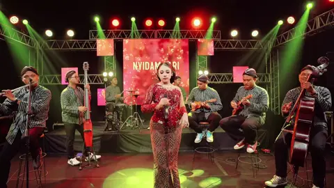 Nyidam Sari - Niken Salindry . Full Video On Youtube Channel LANGEN SWARA . #nikensalindry #nikensalindryterbaru #nikensentertainment #nikensmusicdigital #sanidynusantara #sanidylampung #langenswara