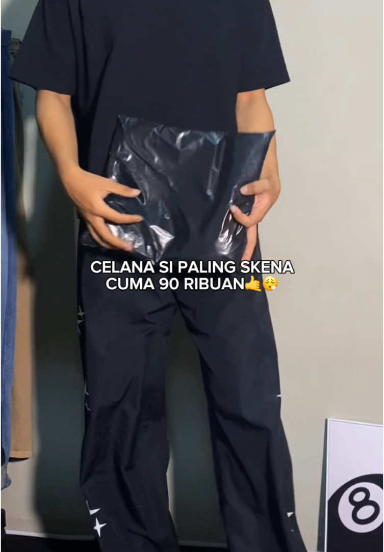 BUAT YANG KATANYA SIPALING SKENA, CEK DAH TUH DI KERANJANG🤙😮‍💨 #baggypants #baggyjeans #baggyfit #gombrong #celanajeans #skenaoutfit #loosepants #rekomendasioutfit #poisonedbyhan 