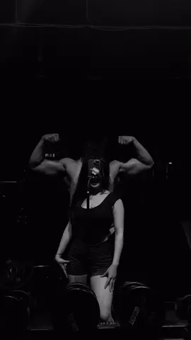This Moment 🖤 #gym #gymlife #gymgirl #Gymcouple #couple #Coupels #love #Physique #couplegym #couplegoals #hasret #ozlem #gozyasindnoprm