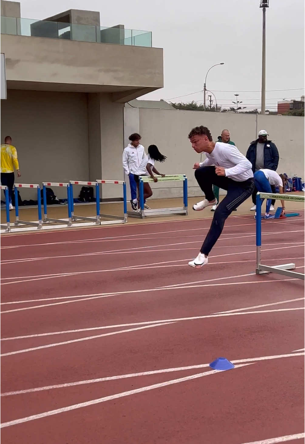 World champs tb🇵🇪 #track #trackandfield #sprinting #sprint #athlete #athletics #viral #foryou #foryoupage #sports #Running #run #trending #fyp #hurdler #hurdles #worldchampionship #peru #lima 