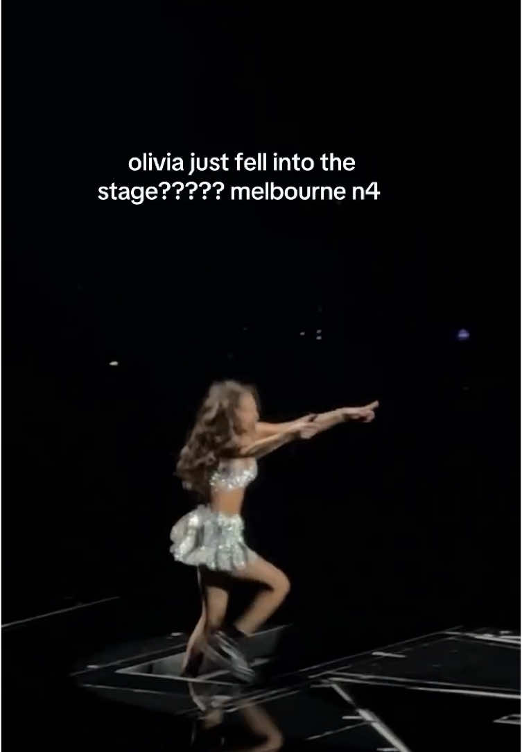 Olivia Rodrigo falling off of her stage at Night 4 of her #GUTSWorldTour in Melbourne 😭 #oliviarodrigo #oliviarodrigoedit #guts #gutstour #oliviarodrigoconcert 