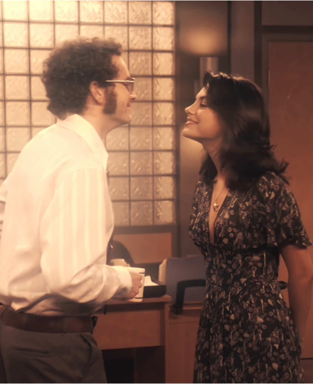 IM BACK FROM THE DEAD!!! this is my first time editing jackie and hyde but here it is 🙈, @stef💋 is literally the jackie to my hyde 🤍, so anytime i think of them i think of me & her :3  #thar70sshow #that70sshowedit #that70sshowtiktok #that70sshowclips #that70sshowjackie #that70sshowhyde #hydeandjackie #hydeandjackieedit #jackieburkhartedit #jackieburkhart #hyde 