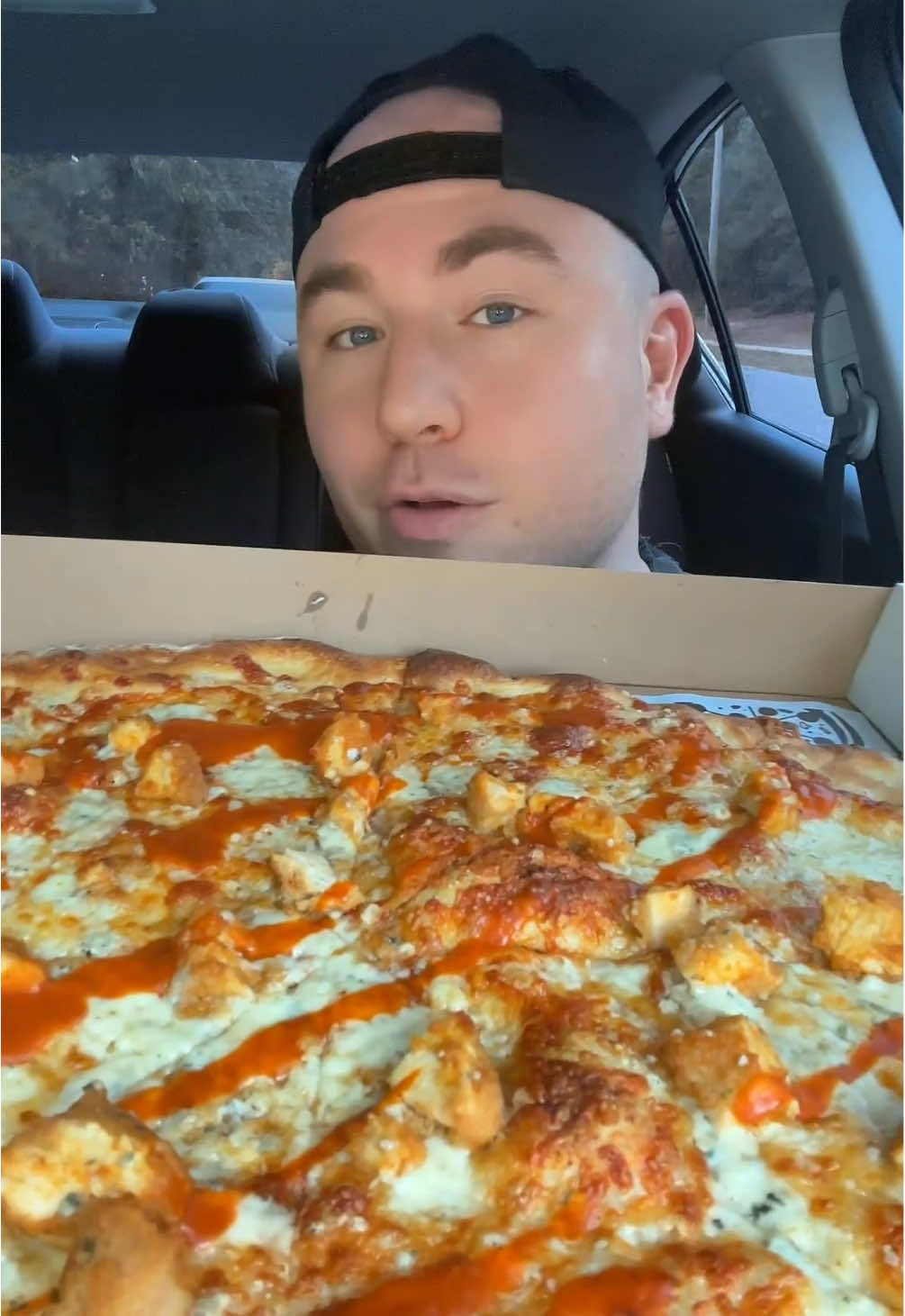 Portnoy gave this place a 7.9 👀🍕 #mukbang #mukbangeatingshow #foodreview #foodcritic #fastfood #foodtiktok #foodasmr #Foodie #review #eatingasmr #eating #asmr 