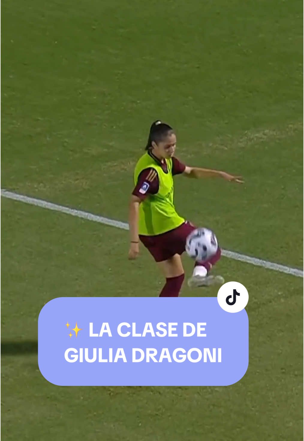 ✨ La magia de Giulia Dragoni.  La jugadora de la Roma ha sorprendido a todos con sus toques.  ¿A quién te recuerda? 👇  🎥 @AS Roma  #depoetesentiktok #TikTokDeportes #tiktokfootballacademy #giuliadragoni #dragoni #roma #ligaf #futbolfemenino 