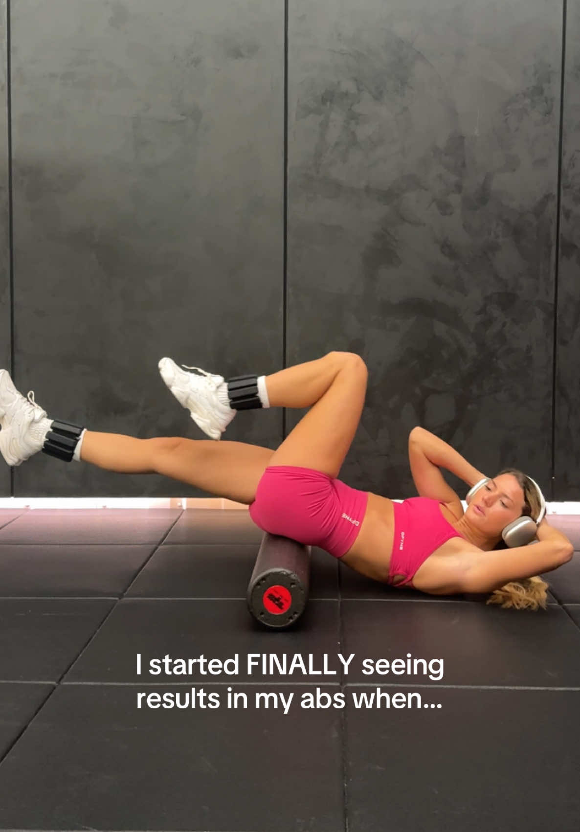 One of my favorite ab hacks. More like this 🖇️ in bio. Wearing @DFYNE code MAIA #transformation #tranformationchallenge #fullbodyworkout #fullbodyexercise #fullbodyexercises #athomeworkout #athomeworkouts #athomeworkoutvideos #workoutathome #medicineball #tonedarms #coreworkouts #workoutchallenge #30daychallenge #30dayworkoutchallange #fitnessmotivation #athomeworkouts #fullbodytone #hiitworkout #hiitcardio #hiittraining #gymftok #viral #trending #FitTok #GymTok