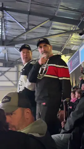 Quand ma soeur rencontre son acteur préféré à un match de hockey 🫶🏼 #quebec #montreal 