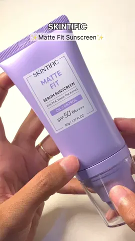 Skintific Matte Fit Sunscreen dengan SPF 50+ PA++++💜 Gak paham lagi skintific ada aja gebrakannya. dia teksturnya gampang bgt di blend. dan gong nya Matte finish powdery✨ buat yang tipe kulitnya oily & acne prone skin kayak aku pasti approved💯 Nggak usah ragu buat cobain, ini enak bgt buat oily skin ya, cuss🫧 #sunscreen #skintific #sunscreeneveryday #skincareroutine #acne #skincareaman #oilyskin #acneproneskin #skinhealth #skinproblem #skincarenatural #fyp #viraltiktok 