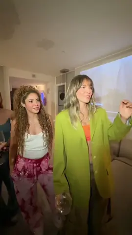 Shakira con Belinda, Danna, Farina, Greeicy, Lele y Danna! 🇨🇴🤝🇲🇽  #shakira #farina #danna #greeicy #lelepons #belinda #foryou 