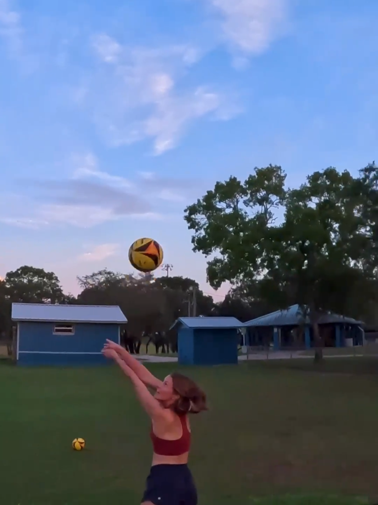 Sunset Grass Volleyball 🌅😍 #volleyball #volleyballworld #volleyballplayer #volleyballgame #volleyballislife #coedvolleyball #grassvolleyball #brodesvolleyball #haikyuu #sports #gopro #florida #grass #sunset #forfun #learning