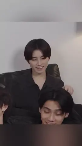 หมั่นเขี้ยวมากอะ น่ารักเกิน อยากแกล้งให้งอน 55555 #AAashirakorn #busbecauseofyouishine 