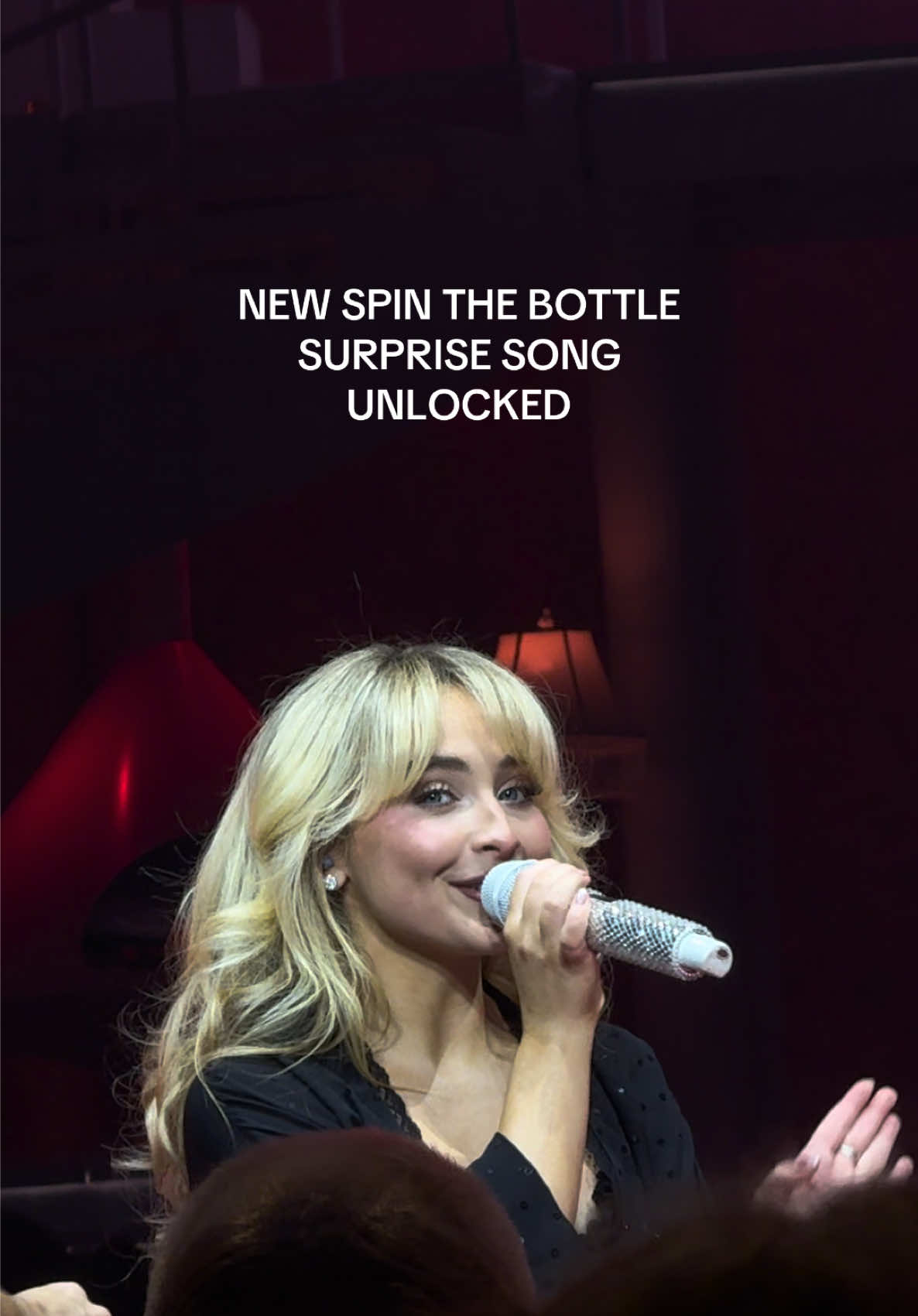 AND THIS SONG IS ESPECIALLY ICONIC AGH 😭  #sabrinacarpenter #shortandsweet #shortandsweettour #sabrina #espresso #concerttok Sabrina Carpenter singing Material Girl as her spin the bottle surprise song!  